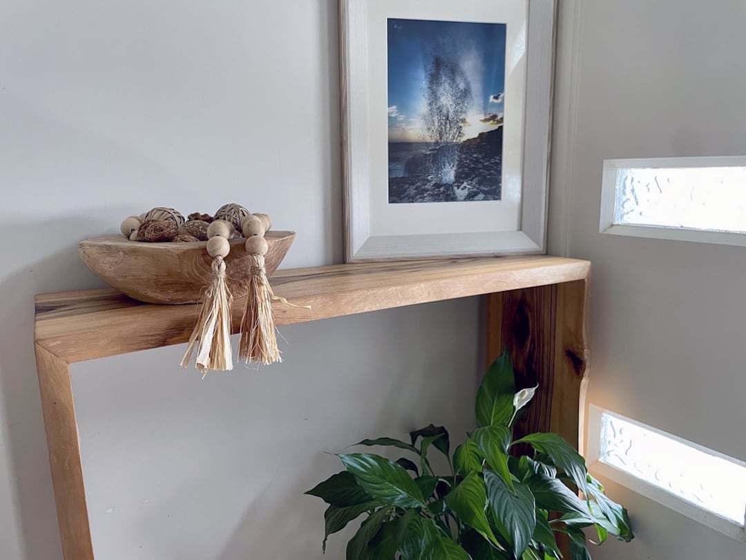 custom-console-table-view-1 Front view of the entry console table, decorated in the clients home