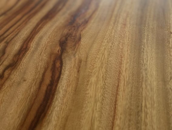 handmade-custom-live-edge-dining-table-make-10 Close us photo of wood grain for the large dining table